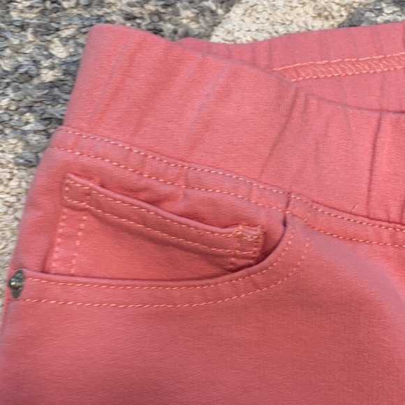 Denim & Co. Regular Comfy Knit Pull-On Crop - Picture 5 of 6